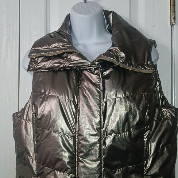 Chico's  gold  metal metallic puffer vest  Chico's Sz 1   Regular Sz 8 NWOT - Picture 3 of 7